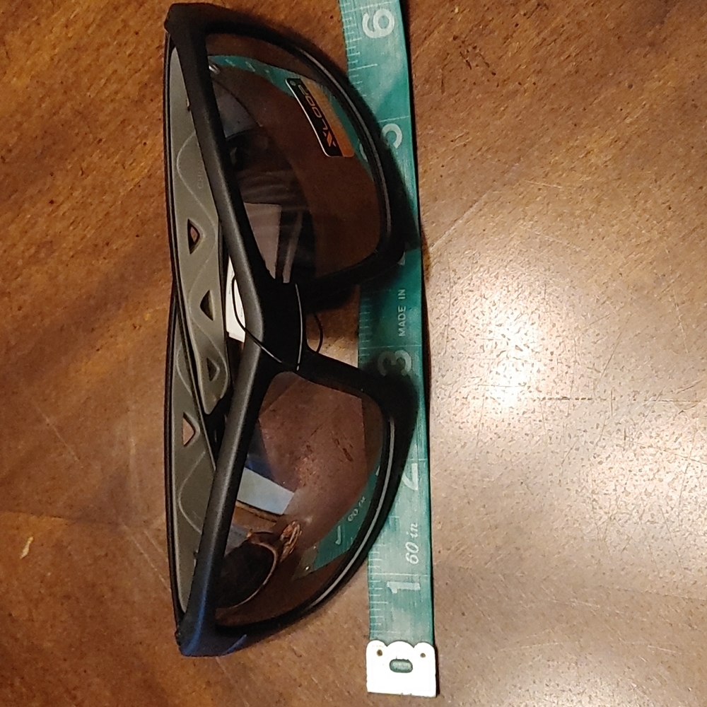 2 pairs of sunglasses